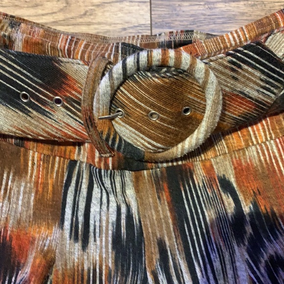 Multicoloured skirt with wide belt. - Picture 2 of 3